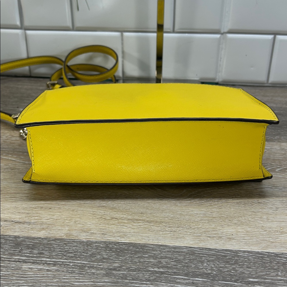 8002 KATE SPADE SAFFIANO LEATHER YELLOW CROSSBODY 254558002 - Picture 3 of 10